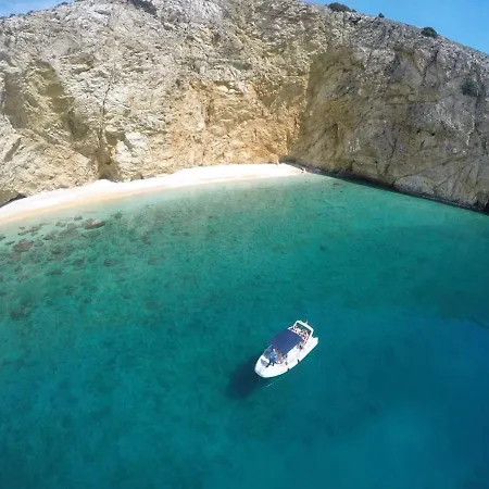 Cecilia - 4 Bedrooms, 4 Bathrooms, Heated Inside Pool, Gym Villa Lakmartin