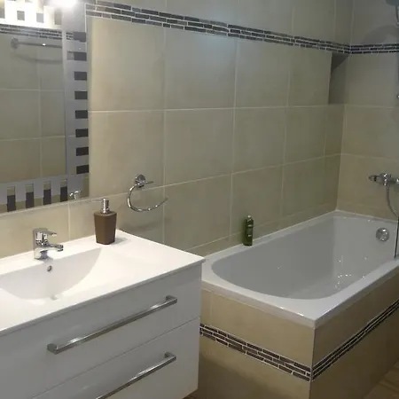 Cecilia - 4 Bedrooms, 4 Bathrooms, Heated Inside Pool, Gym Lakmartin