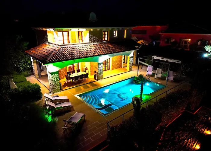 Cecilia - 4 Bedrooms, 4 Bathrooms, Heated Inside Pool, Gym 别墅