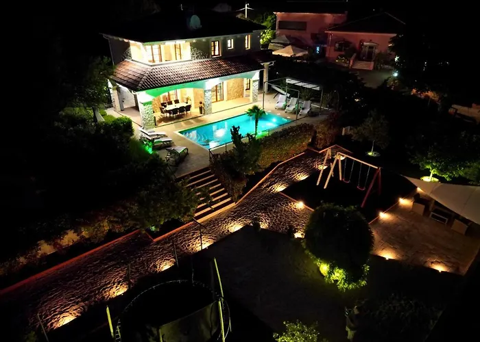 Cecilia - 4 Bedrooms, 4 Bathrooms, Heated Inside Pool, Gym 别墅 Lakmartin