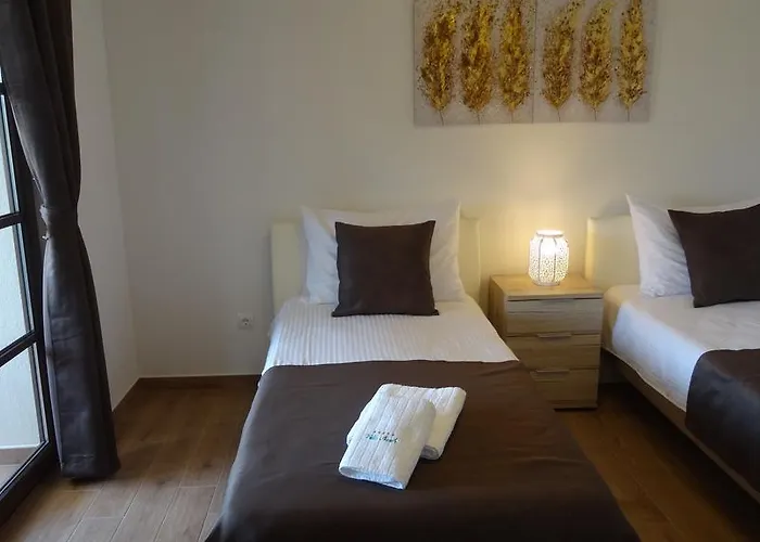 Cecilia - 4 Bedrooms, 4 Bathrooms, Heated Inside Pool, Gym *