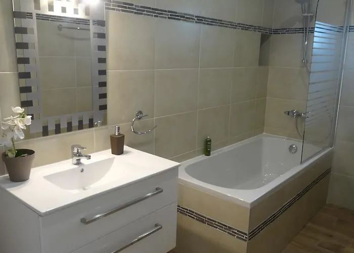 Cecilia - 4 Bedrooms, 4 Bathrooms, Heated Inside Pool, Gym Lakmartin