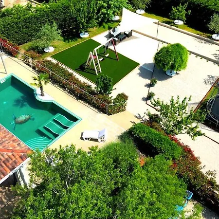 Villa Cecilia - 4 Bedrooms, 4 Bathrooms, Heated Inside Pool, Gym