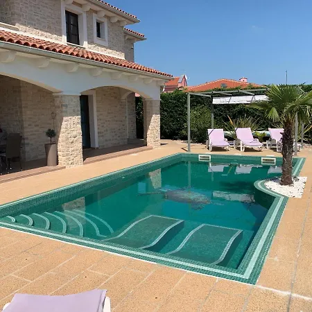 Villa Cecilia - 4 Bedrooms, 4 Bathrooms, Heated Inside Pool, Gym *