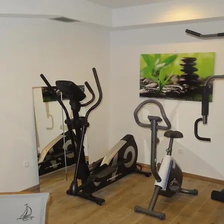 Villa Cecilia - 4 Bedrooms, 4 Bathrooms, Heated Inside Pool, Gym Lakmartin