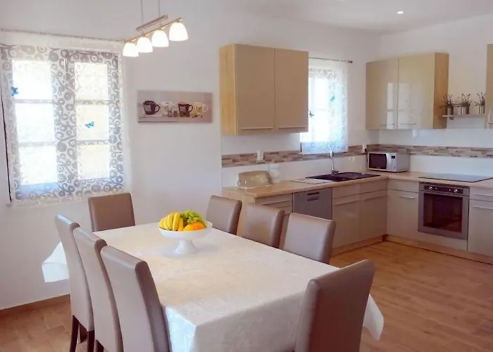 Cecilia - 4 Bedrooms, 4 Bathrooms, Heated Inside Pool, Gym Villa Lakmartin