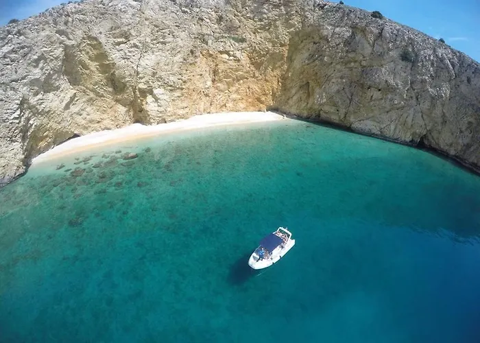 Cecilia - 4 Bedrooms, 4 Bathrooms, Heated Inside Pool, Gym Villa Lakmartin