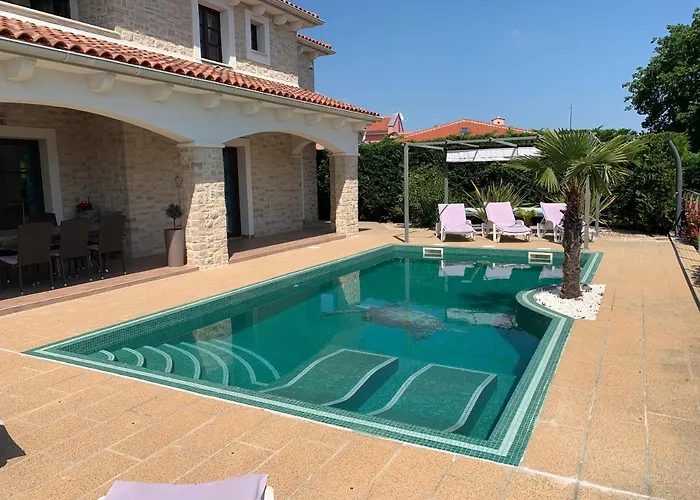 Villa Cecilia - 4 Bedrooms, 4 Bathrooms, Heated Inside Pool, Gym *