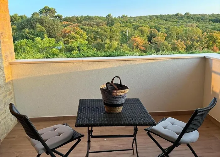 Villa Cecilia - 4 Bedrooms, 4 Bathrooms, Heated Inside Pool, Gym