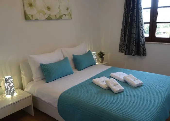 Cecilia - 4 Bedrooms, 4 Bathrooms, Heated Inside Pool, Gym *